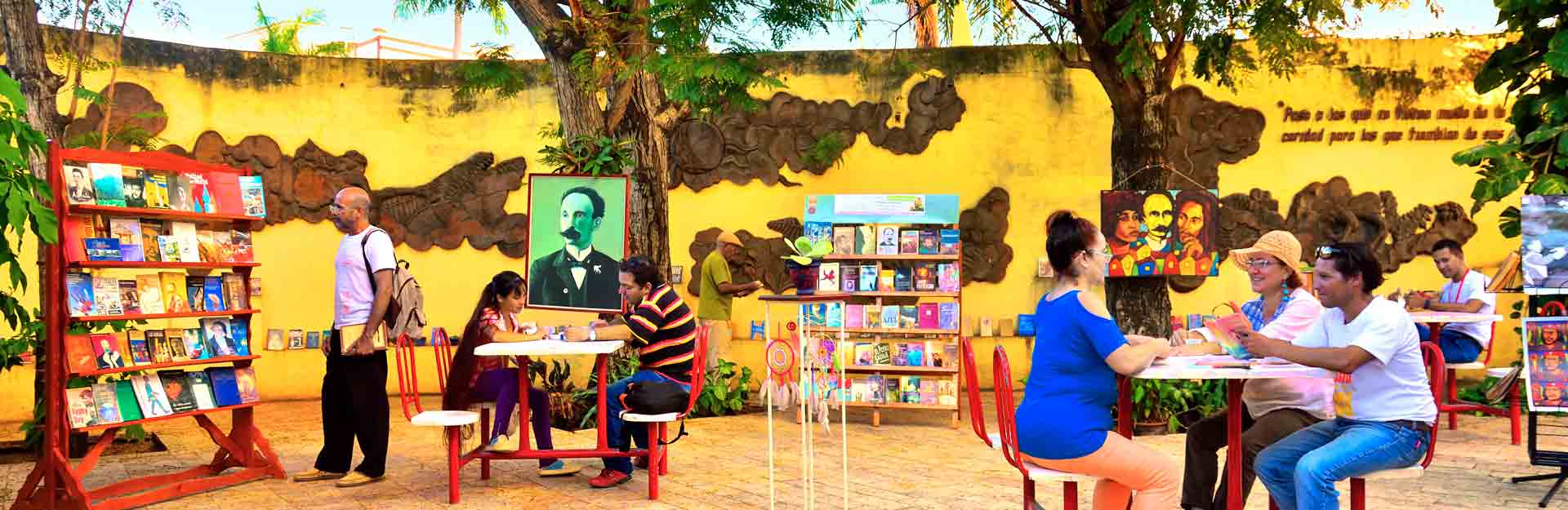 Patio-literario-en-la-Habana-CubaTravel